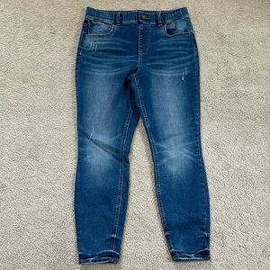 Maurice’s High Rise Jegging size Medium Short